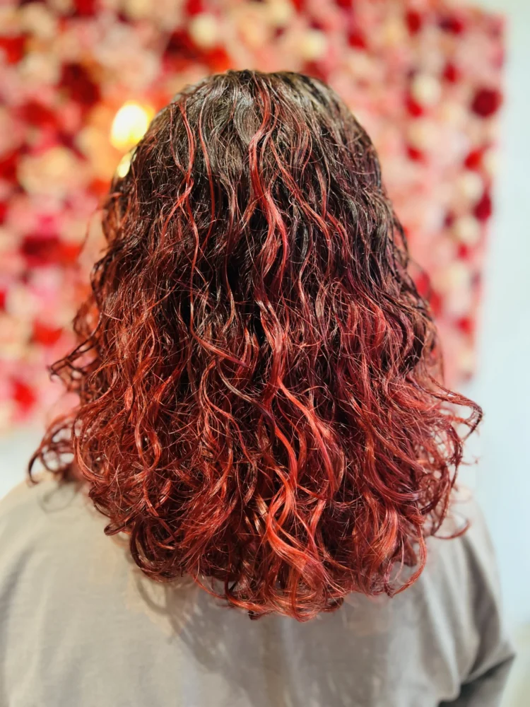 Frauenfrisur mit Balayage Red Elumen beim Coiffure Piazza in Steinebrunn