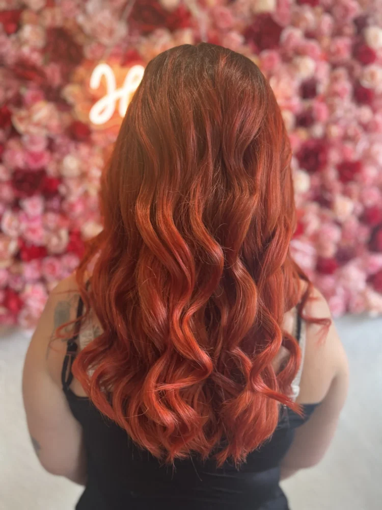 Frauen Sommerfrisur mit Meches Kupfer Elumen und Pure Pigments beim Coiffure Piazza in Steinebrunn